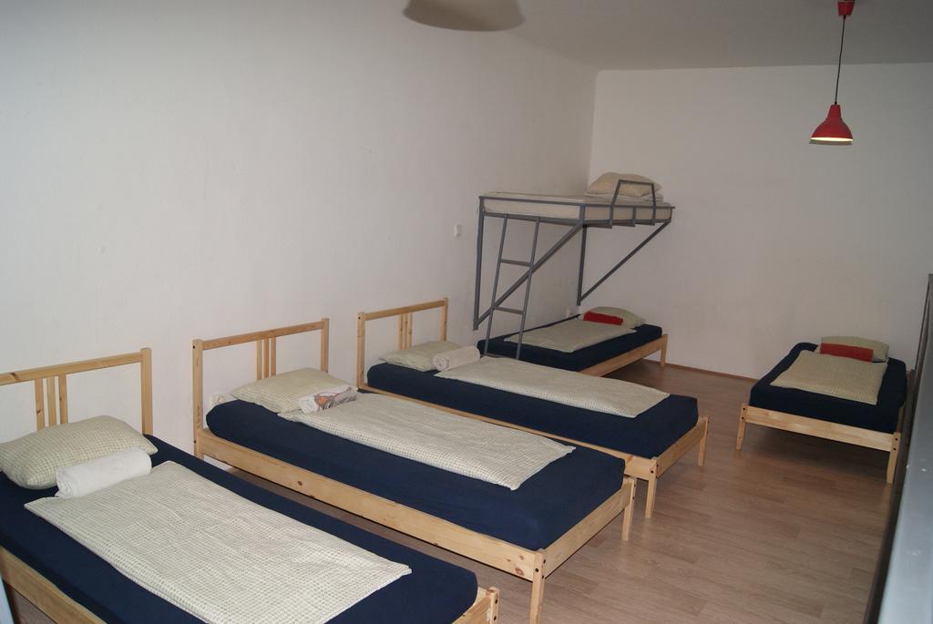 Happy Hostel Будапешт Номер фото