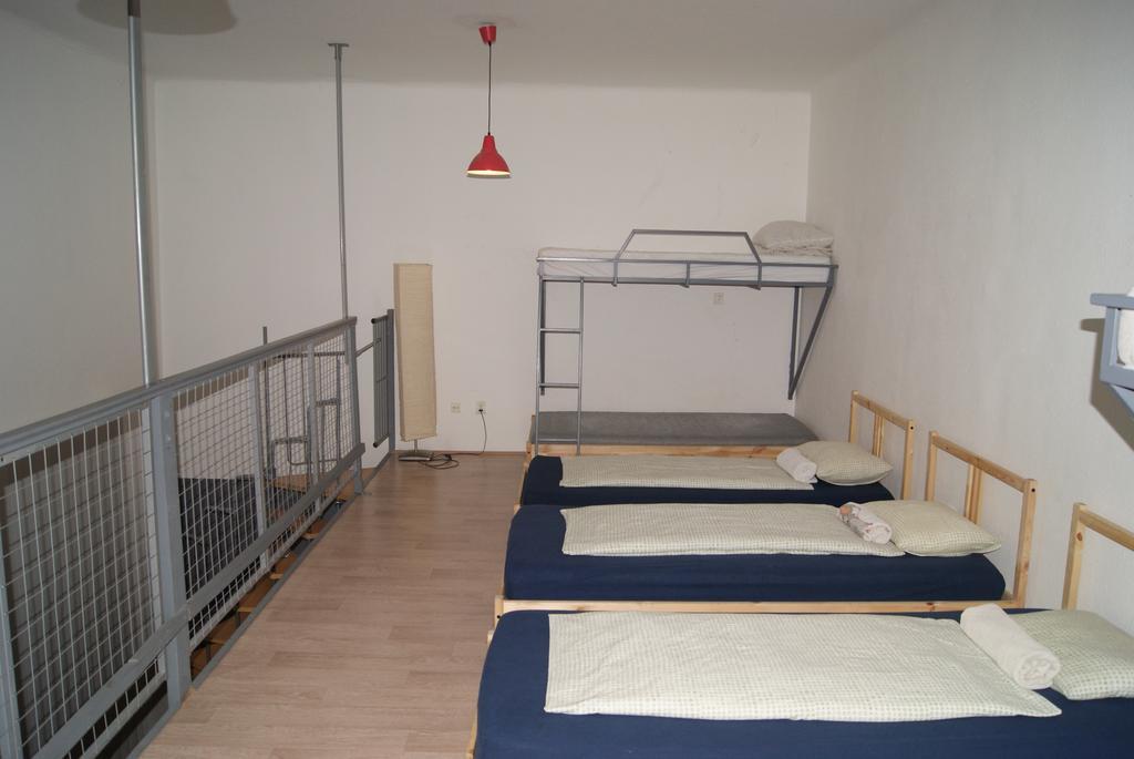 Happy Hostel Будапешт Номер фото