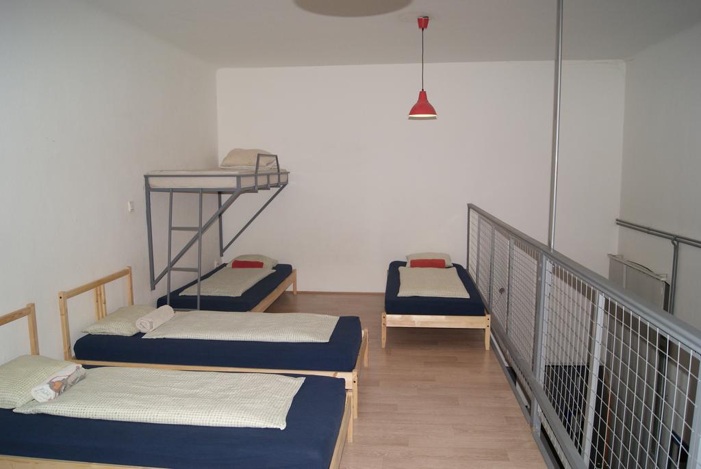 Happy Hostel Будапешт Номер фото